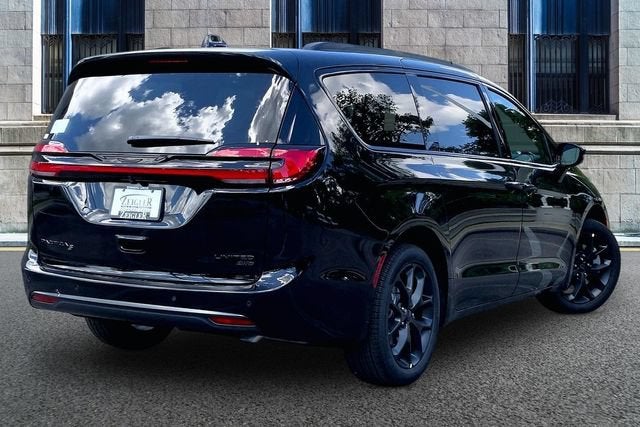 2027 Chrysler Pacifica Limited