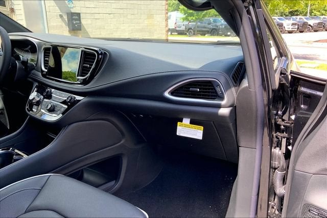 2027 Chrysler Pacifica Limited