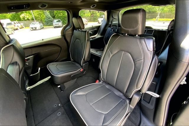 2027 Chrysler Pacifica Limited