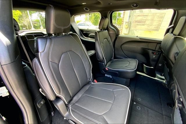 2027 Chrysler Pacifica Limited