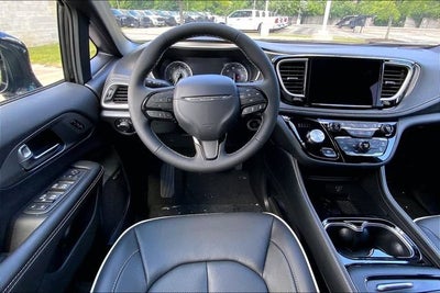 2027 Chrysler Pacifica Limited