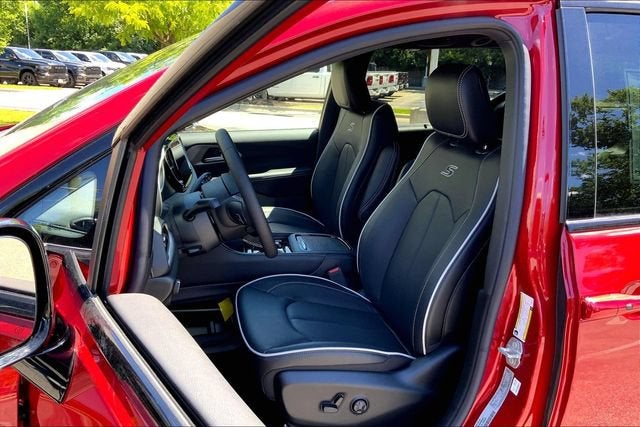 2027 Chrysler Pacifica Limited