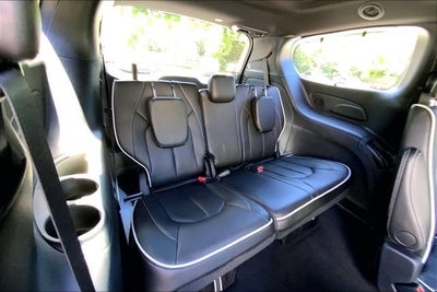 2027 Chrysler Pacifica Limited