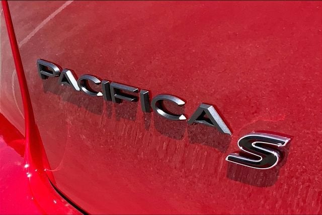 2027 Chrysler Pacifica Limited