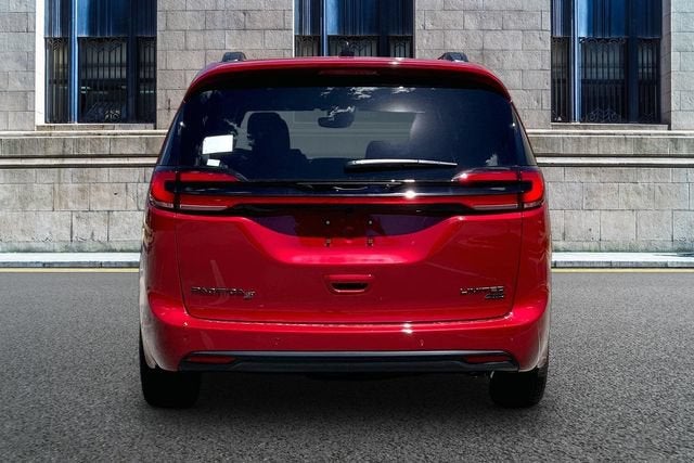 2027 Chrysler Pacifica Limited