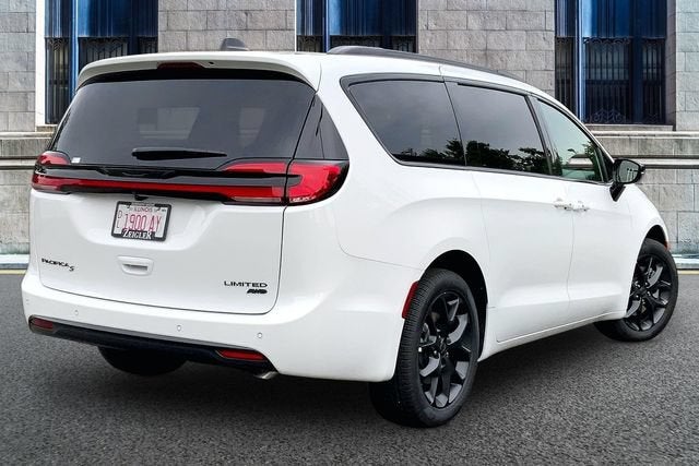 2027 Chrysler Pacifica Limited