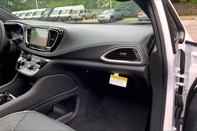 2027 Chrysler Pacifica Limited