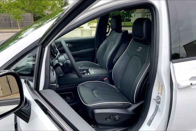 2027 Chrysler Pacifica Limited