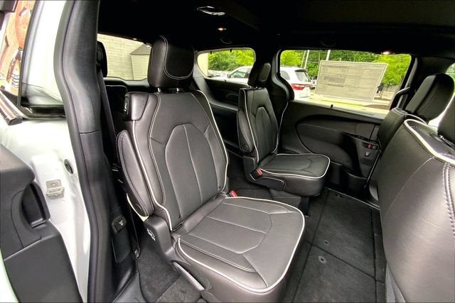 2027 Chrysler Pacifica Limited
