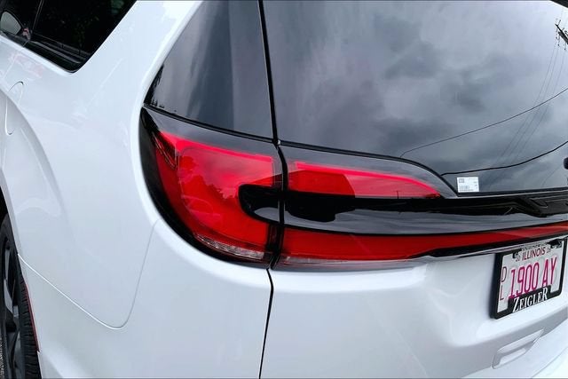 2027 Chrysler Pacifica Limited
