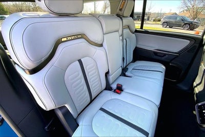 2025 Rivian R1S Adventure