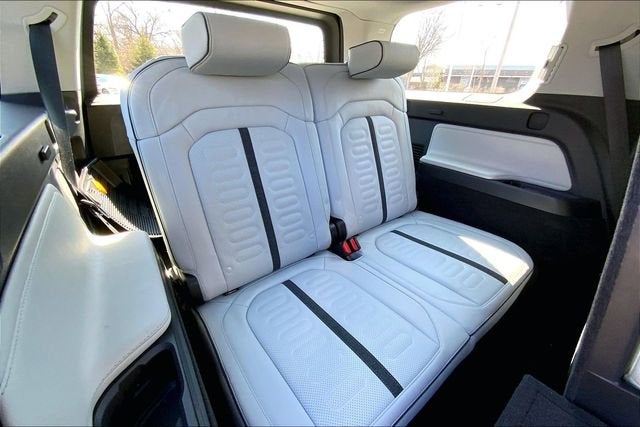 2025 Rivian R1S Adventure