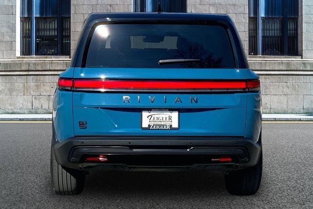 2025 Rivian R1S Adventure