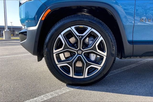 2025 Rivian R1S Adventure