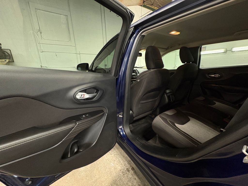 2015 Jeep Cherokee Sport Remote keyless entry