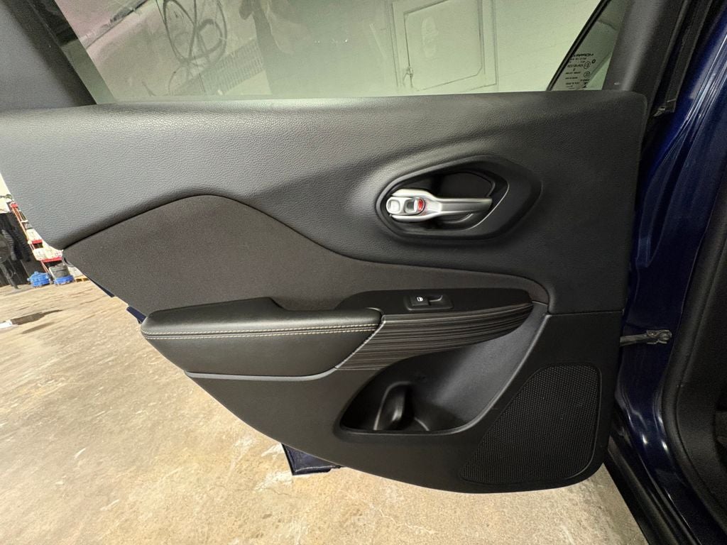 2015 Jeep Cherokee Sport Remote keyless entry