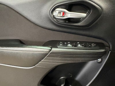 2015 Jeep Cherokee Sport Remote keyless entry