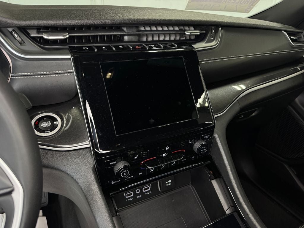 2023 Jeep Grand Cherokee Altitude Appearance Package