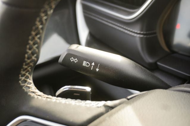 2023 Jeep Grand Cherokee Altitude X Power Sunroof & Radio: Uconnect 5 w/8.4" Display &