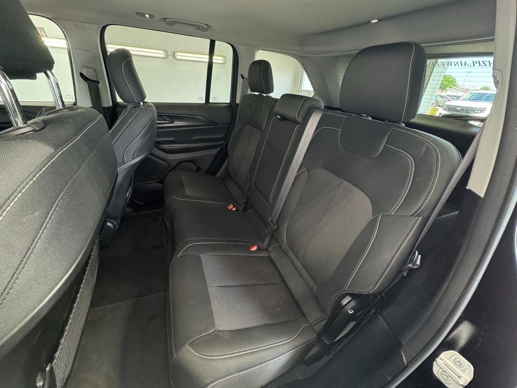 2023 Jeep Grand Cherokee Laredo