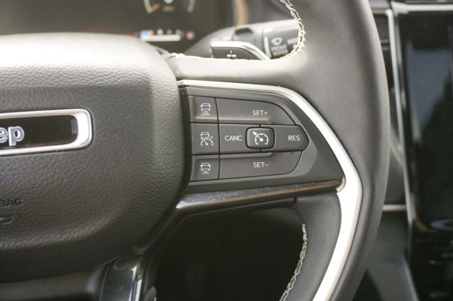 2023 Jeep Grand Cherokee Altitude X Power Sunroof & ParkView Rear Back-Up Camera