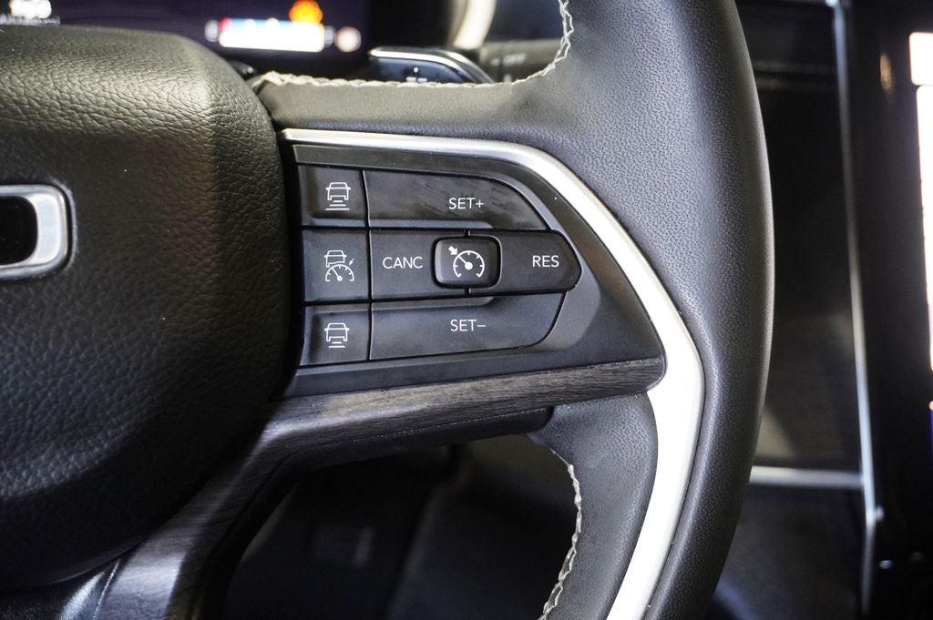 2023 Jeep Grand Cherokee Limited Navigation System & Surround View Camera System