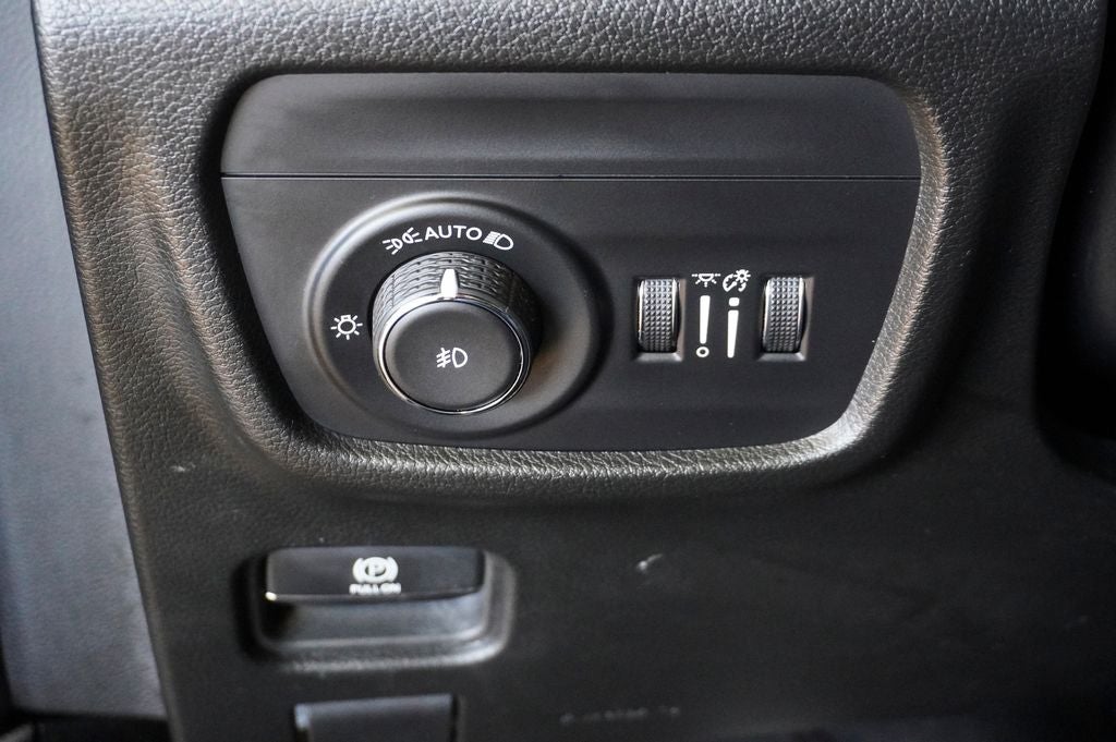 2023 Jeep Grand Cherokee Limited Navigation System & Surround View Camera System