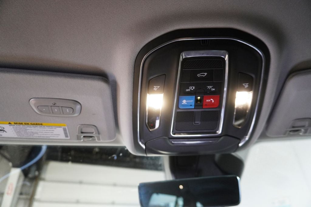 2023 Jeep Grand Cherokee Limited Navigation System & Surround View Camera System