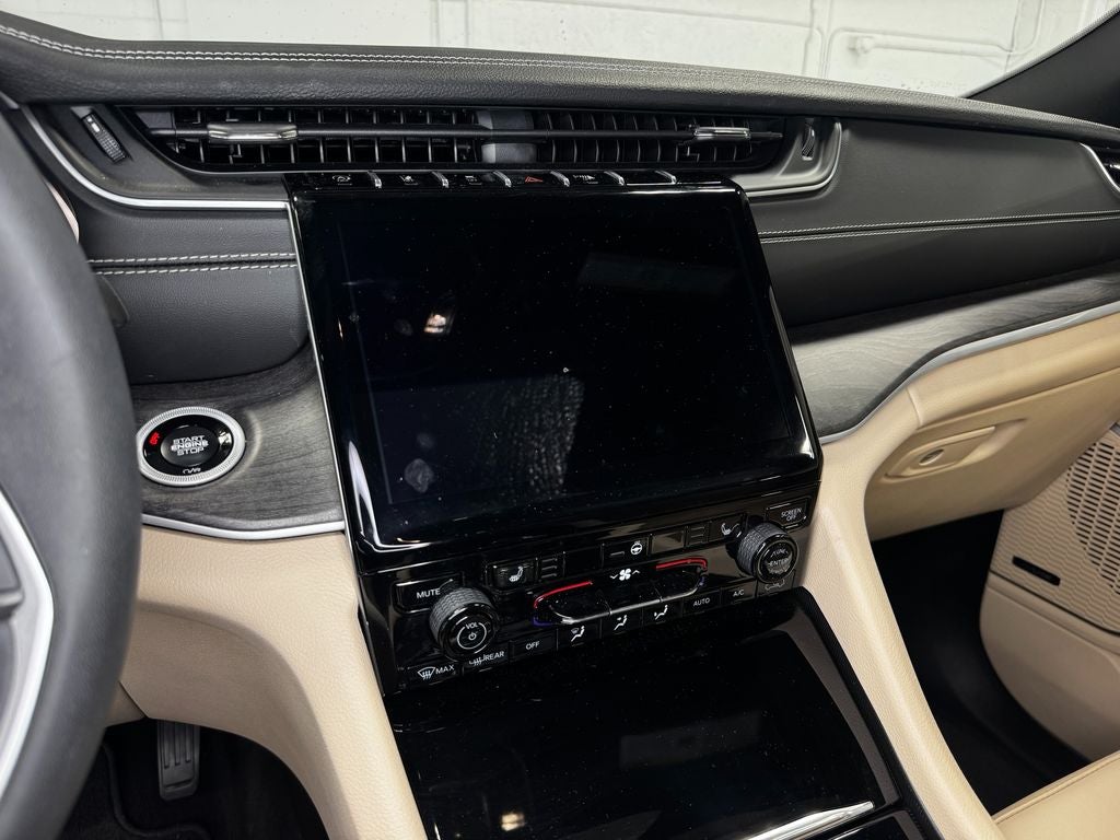 2024 Jeep Grand Cherokee Limited Dual-Pane Panoramic Sunroof