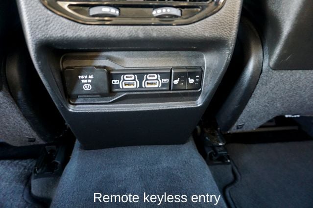 2023 Jeep Grand Cherokee Limited Blackout Package with Navigation