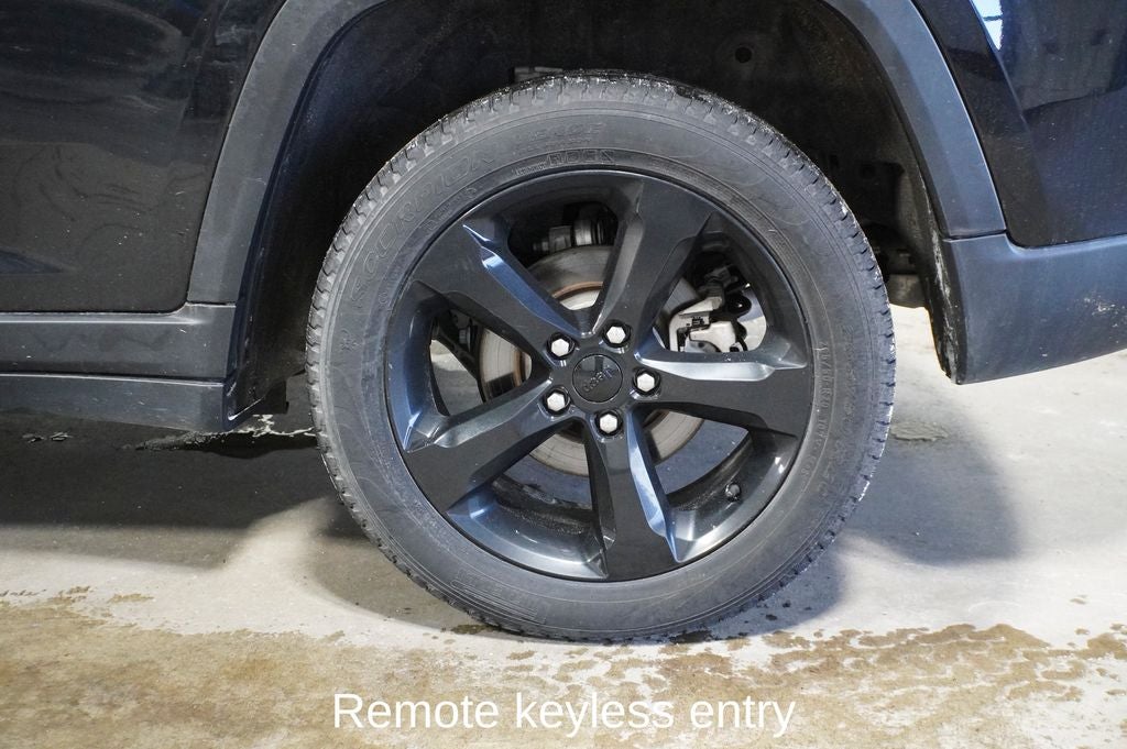 2023 Jeep Grand Cherokee Limited Navigation System & Radio: Uconnect 5 Nav w/10.1"