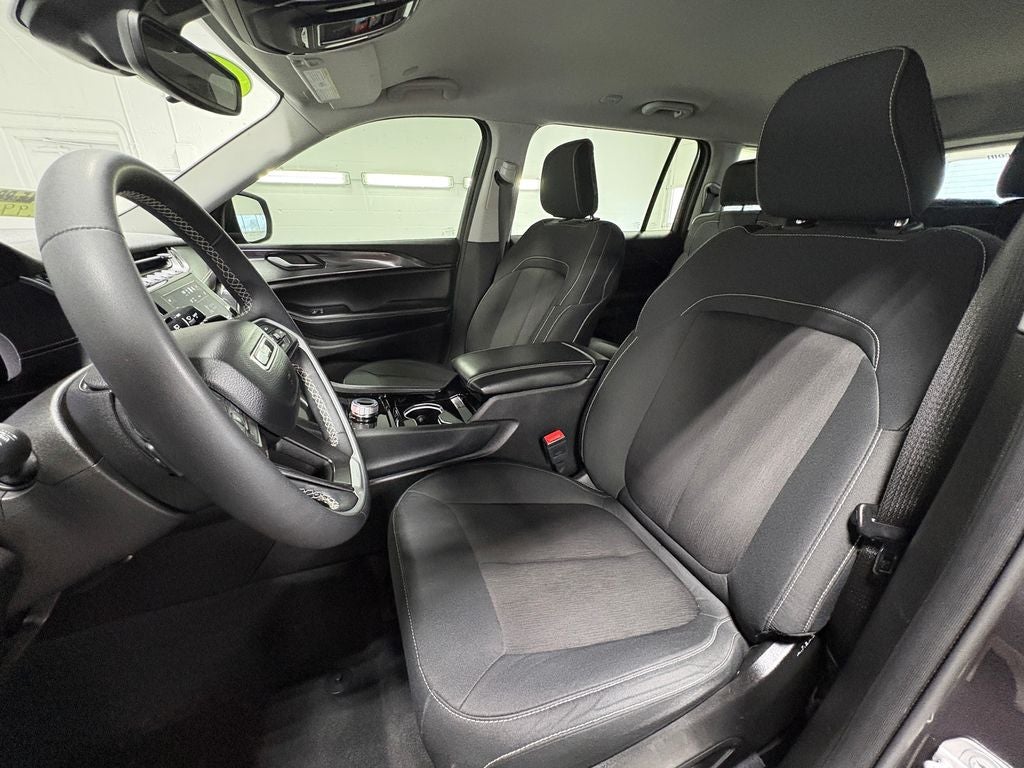 2023 Jeep Grand Cherokee L Laredo Radio: Uconnect 5 w/8.4" Display