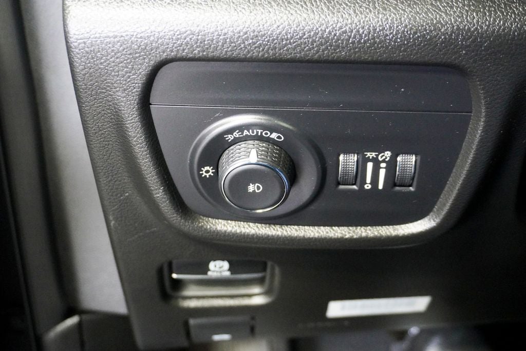 2024 Jeep Grand Cherokee L Limited Navigation System & Dual-Pane Panoramic Sunroof