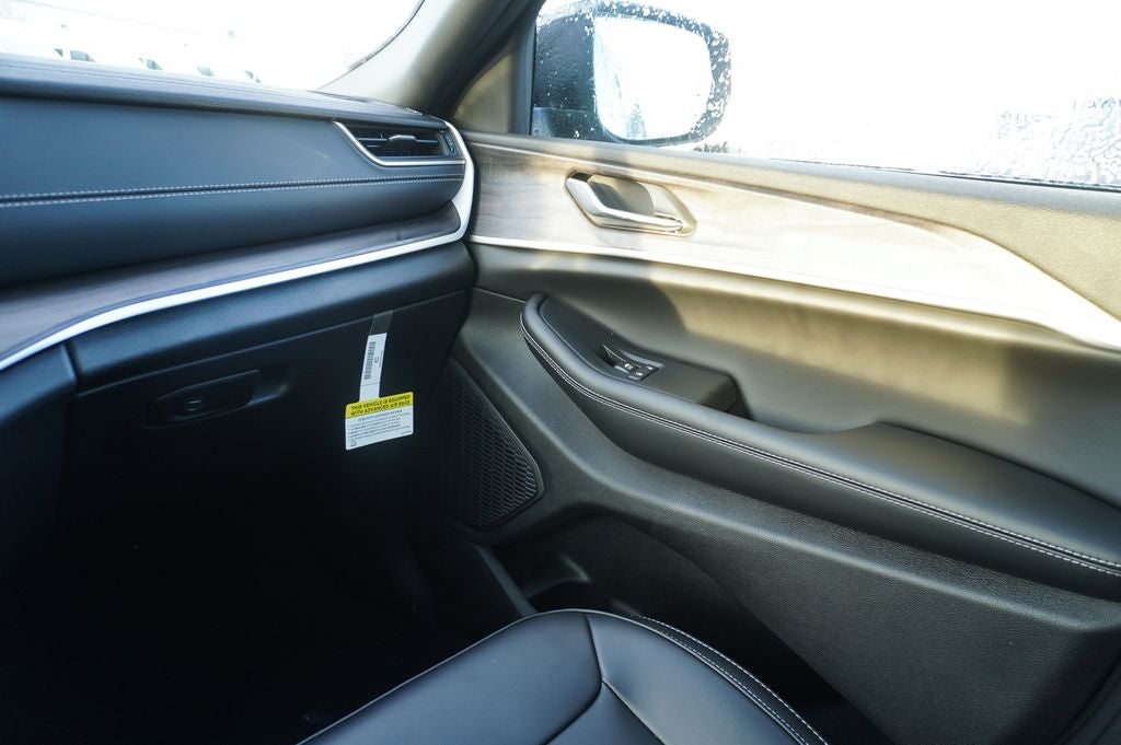 2025 Jeep Grand Cherokee L Limited 4x4