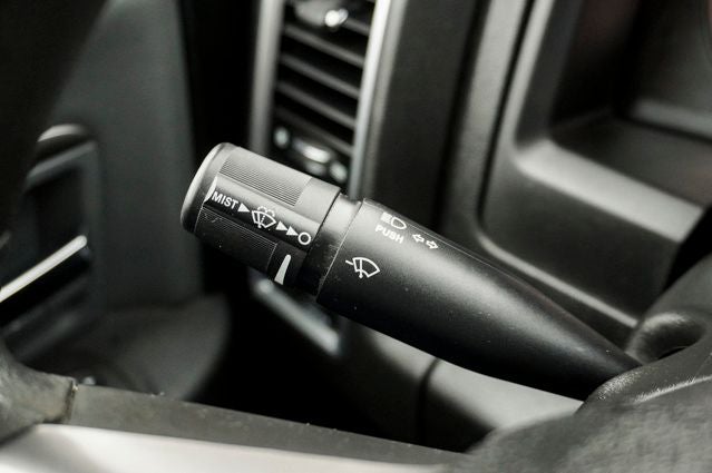 2022 RAM 1500 Classic SLT ParkView Rear Back-Up Camera & Integrated Voice Co