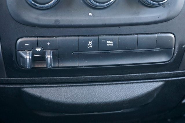 2022 RAM 1500 Classic SLT Integrated Voice Command w/Bluetooth & ParkView Re