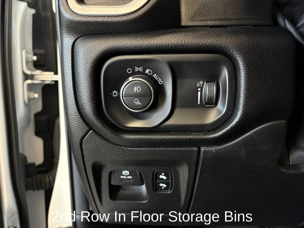 2020 RAM 1500 Big Horn/Lone Star Level 2 Equipment Group