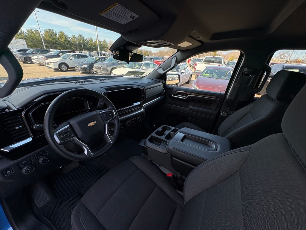 2025 Chevrolet Silverado 1500 LT Navigation System & Apple CarPlay/Android Auto