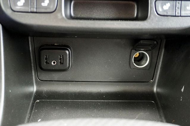 2022 GMC Canyon AT4 w/Leather Exterior Parking Camera Rear & Apple CarPlay/Andro