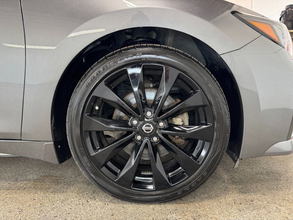 2021 Nissan Maxima SR