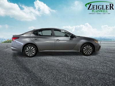 2024 Nissan Altima 2.5 SV NissanConnect featuring Apple CarPlay