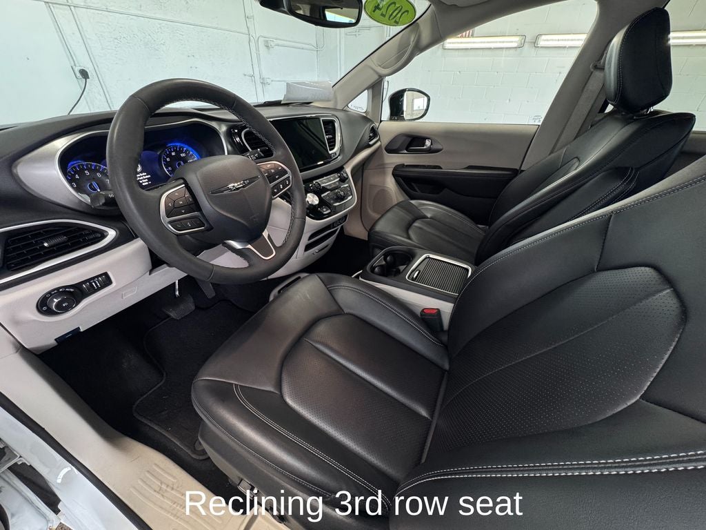 2024 Chrysler Pacifica Touring L Radio: Uconnect 5 w/10.1" Display
