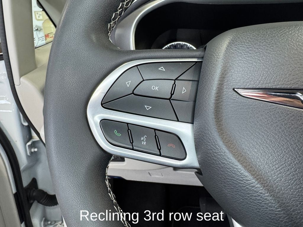 2023 Chrysler Pacifica Touring L Radio: Uconnect 5 w/10.1" Display
