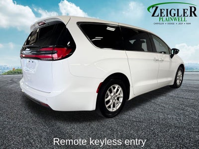 2023 Chrysler Pacifica Touring L Radio: Uconnect 5 w/10.1" Display