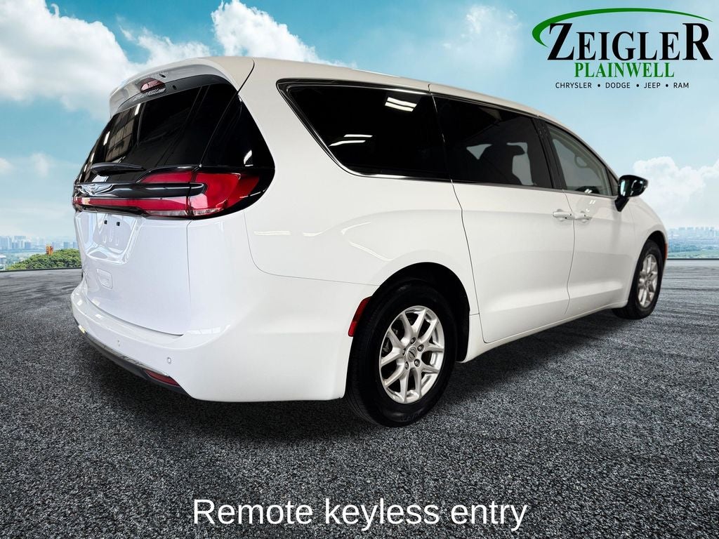 2023 Chrysler Pacifica Touring L Radio: Uconnect 5 w/10.1" Display
