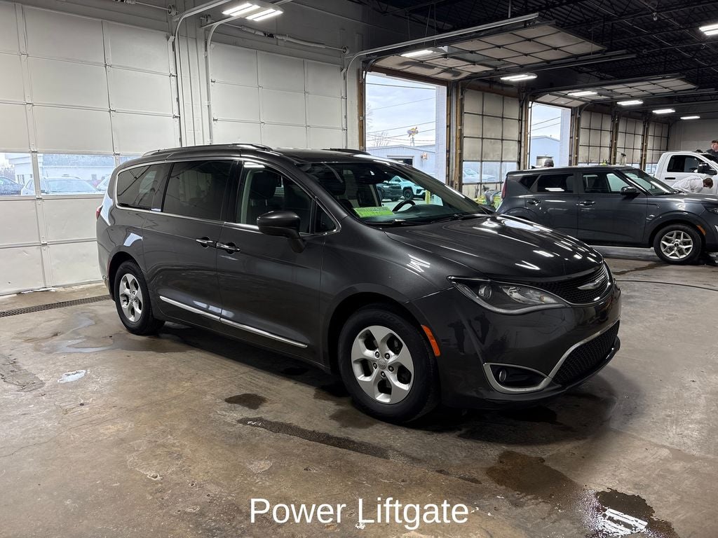 2017 Chrysler Pacifica Touring L Plus