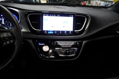 2023 Chrysler Pacifica Touring Apple CarPlay/Android Auto