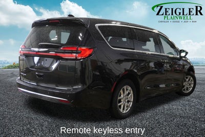 2023 Chrysler Pacifica Touring Apple CarPlay/Android Auto