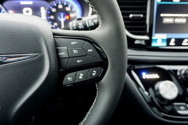 2026 Chrysler Pacifica Select AWD