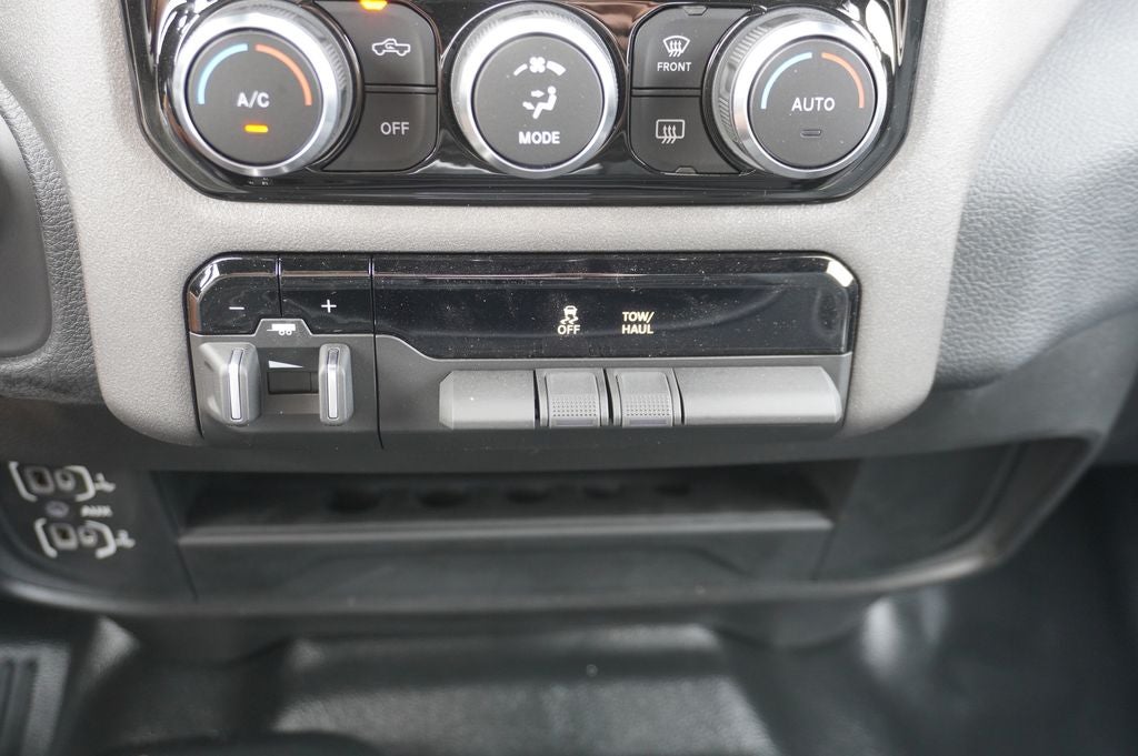 2023 RAM 3500 Tradesman Navigation System & ParkView Rear Back-Up Camera